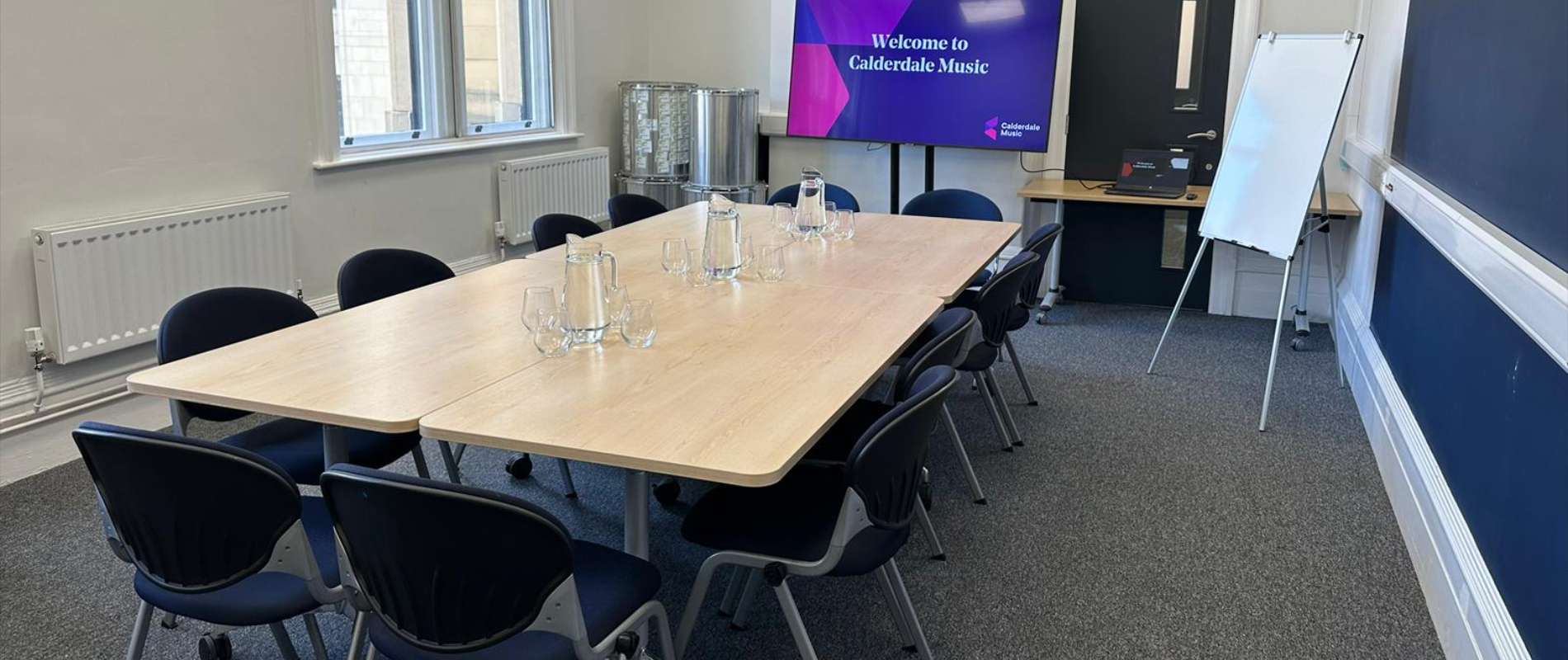 Lennon Suite meeting room table and chair layout